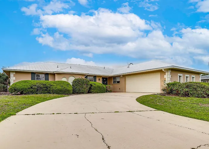 Golf Course Getaway! Port St Lucie Home W/ Lanai