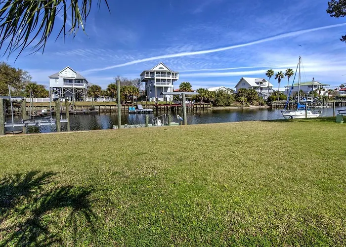 Serene Waterfront Getaway: Perfect Vacation Rental For Families In Wakulla County, Fl