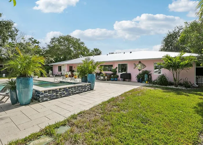 Longboat Key Waterfront - Private Heated Pool With Soaking End & Luxury Hot Tub!