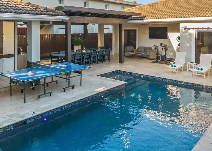 Sunset Villa W Pool, Outdoor Kitchen & Grill