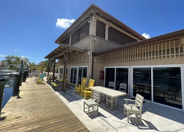 New Tiny Home Paddle Boards, Kayaks, Pool, Marina