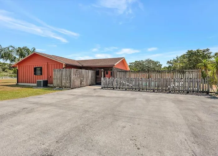 4 Bedroom Equestrian Pool Villa Volleyball On 2 Acres