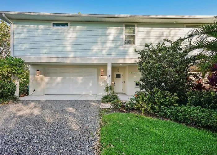 Private Heated Pool & Hot Tub Retreat - Longboat Key Coastal Living