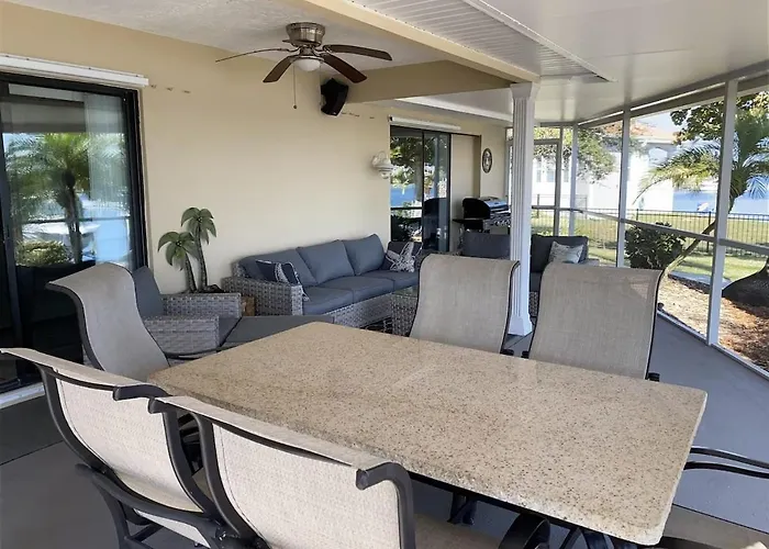Private Beachfront Fun, Kayaks, Dolphins & Sunsets Await - Fins & Grins - Roelens