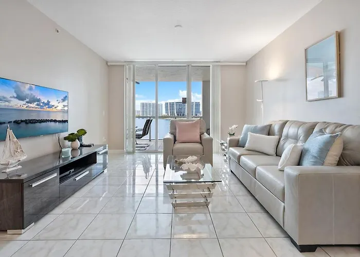 Spectacular Water Views 2Br-4 Beds In Sunny Isles