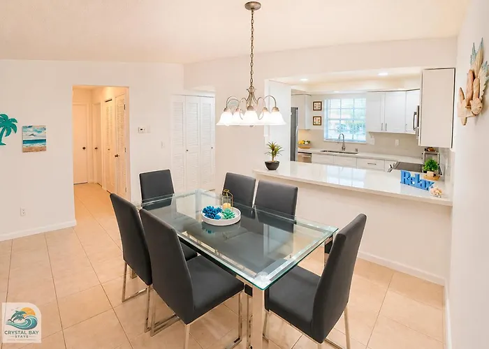 Crystal Bay Stays A Stylish 2Br 2Ba Coastal Getaway To 7 Min To Drive To Beach