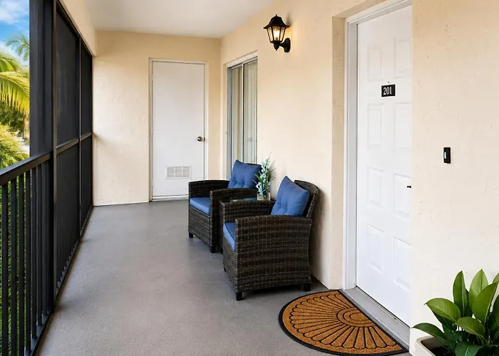 Crystal Bay Stays A Stylish 2Br 2Ba Coastal Getaway To 7 Min To Drive To Beach