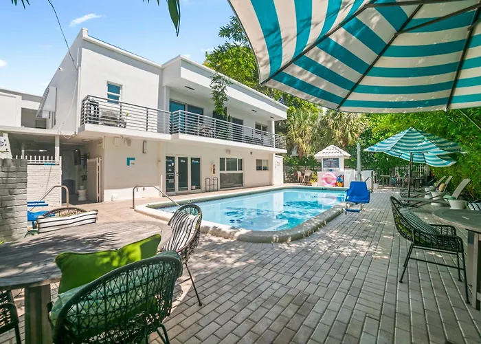 King Suite, Private Beach Path, Pool & Hot Tub