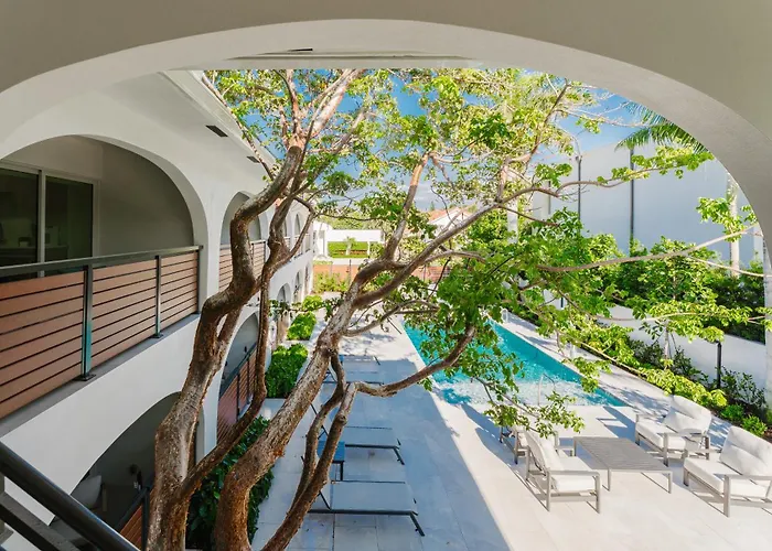 The Boathouse - Boca Waterfront Retreat