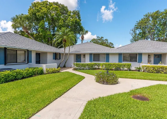 Upscale 2Br Townhome Golf, Pools & Lake Views