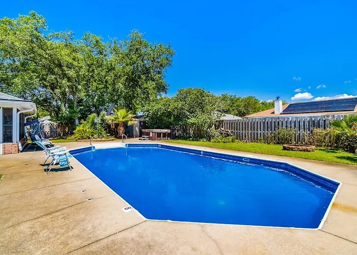Inviting Dog-Friendly Home With Pool Hot Tub Enclosed Yard & Wd
