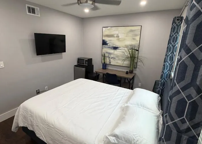 Furnished Private Room For Short Term Stays