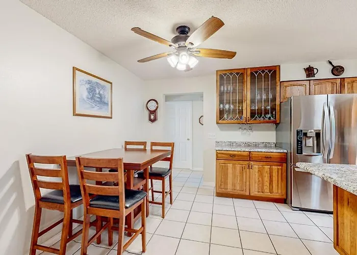 Inviting Dog-Friendly Home With Pool Hot Tub Enclosed Yard & Wd