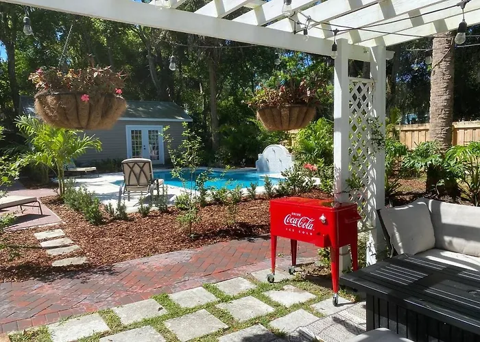 La Maison Musique, 9 Beds,French Pool Villa, Pets