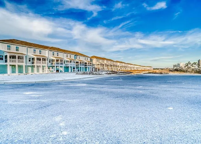 Airy Townhouse With Pool Hot Tub Central Ac & Washerdryer - Dog-Friendly