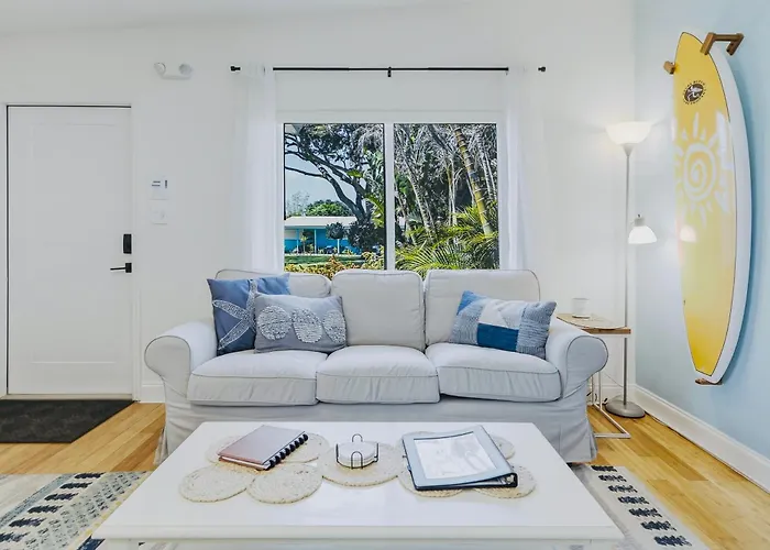 Luxury 2/2 Private Oasis W/Hot Tub Walk To Beach
