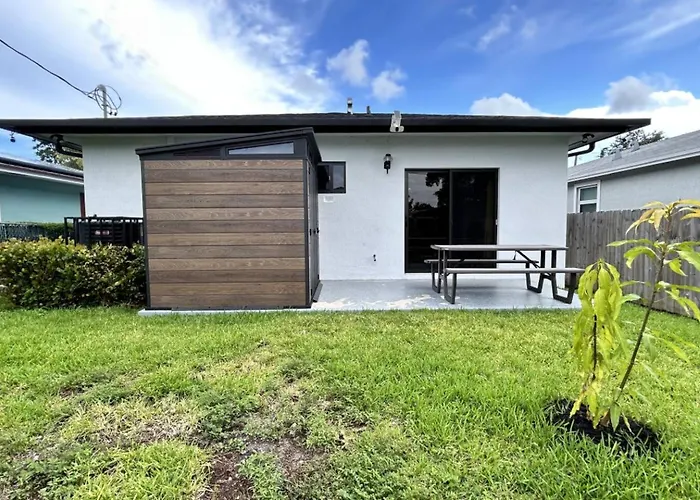 Sunny Delight Home Near Airport