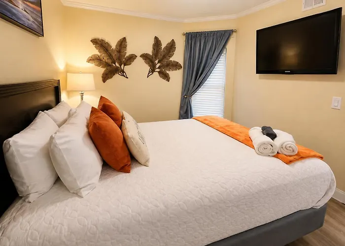 Reduced Fall And Winter Rates! Enjoy Sunsets From Your Balcony Or The Heated Pool!