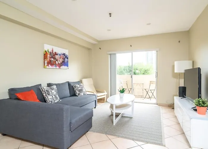 Sunny Isles 1 Bedroom Free Parking Close To Beach