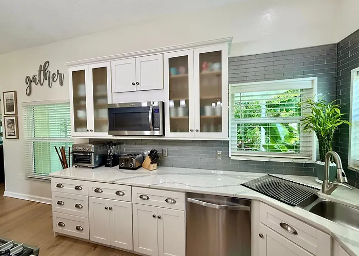 Near Ksc - Peaceful Spacious Home For 6 - Fully Stocked Kitchen And Coffee Bar