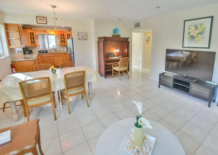 Walk To The Beach From This Affordable 2Br Condo