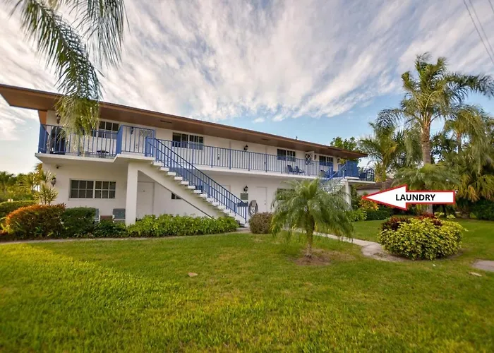 Walk To The Beach From This Affordable 2Br Condo