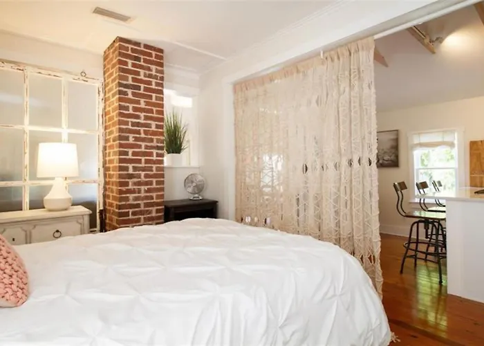 Serenity Bungalow Downtown