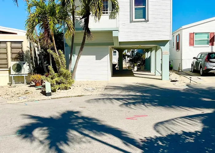 Shangri-La In The Keys! Enjoy The Water Views And A 45' Dock Space!