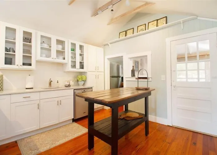 Serenity Bungalow Downtown