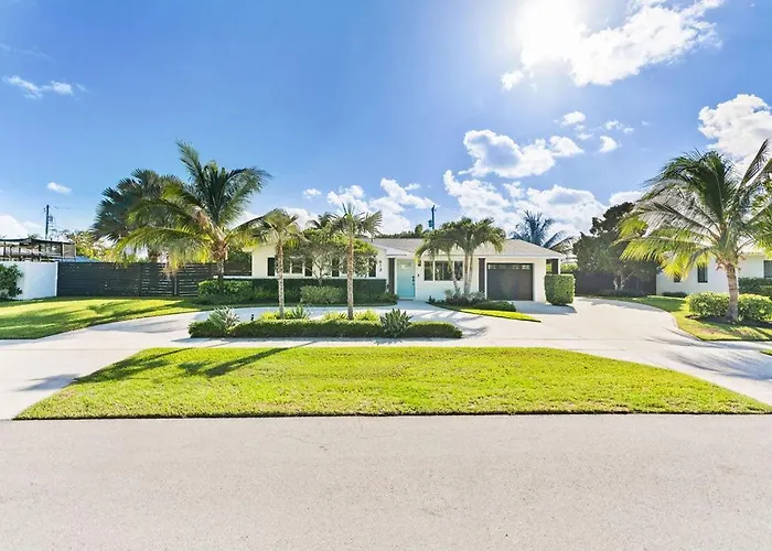 N Palm Beach Heated Pool, Spa & Lakeside Beach