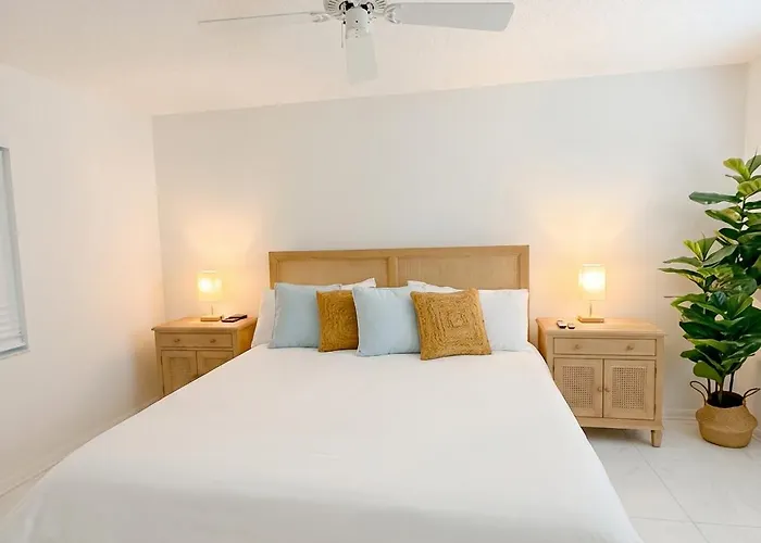 The Divine Tides Condo 5 Minute Walk To The Beach
