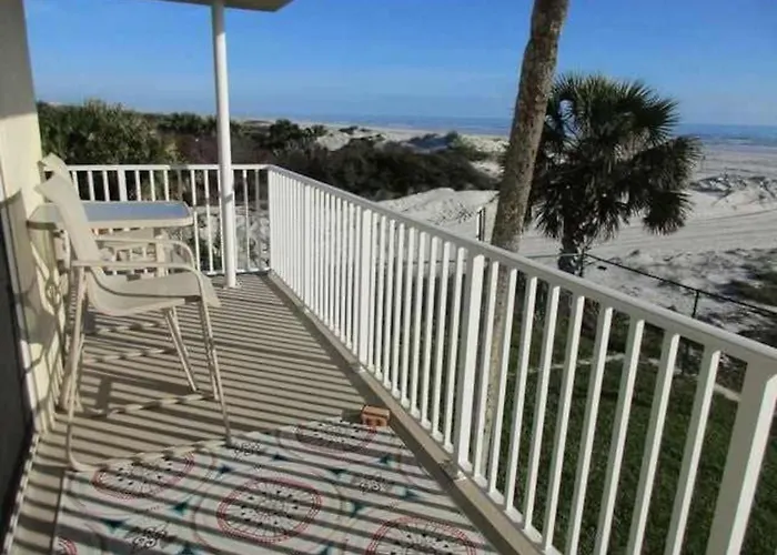Oceanfront Modern 2Br Wpool & Beach Access