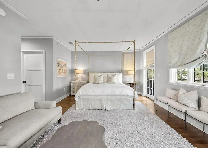 Refined 3Br Beach Retreat