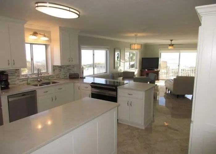 Oceanfront Modern 2Br Wpool & Beach Access