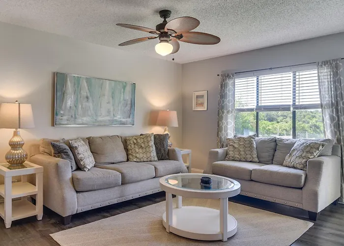 Ocean Views + Pool Access: Tierra Verde Condo!
