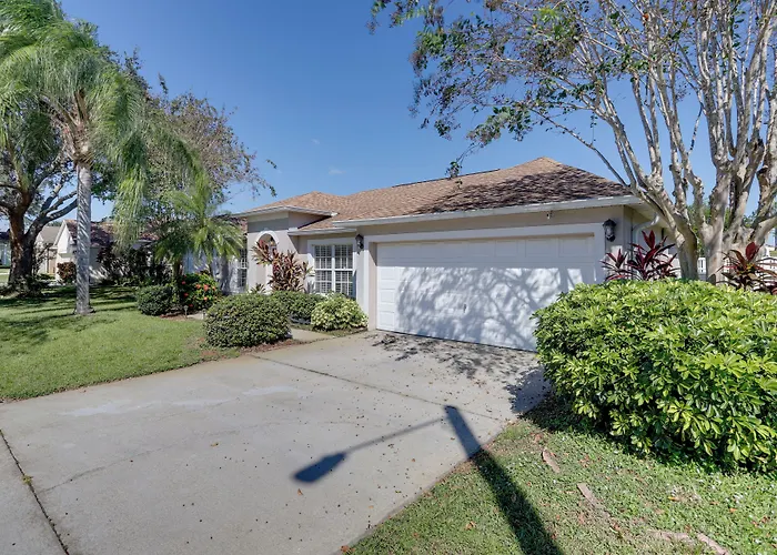 Bright Titusville Retreat W/ Lanai - Wfh Friendly!