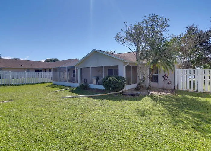 Bright Titusville Retreat W/ Lanai - Wfh Friendly!