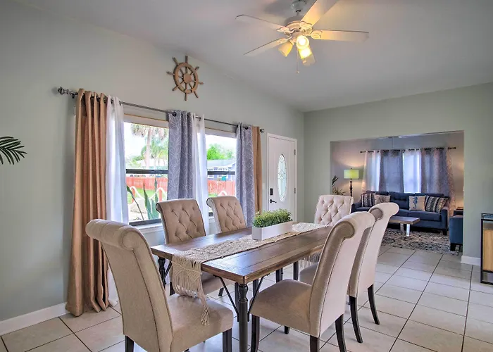 Cozy Melbourne Home W/ Deck & Pool: 5 Mi To Beach!