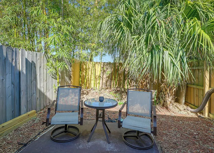 Breezy Cape Canaveral Townhome ~ 1 Mi To Beach!