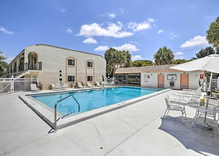 Cheery Condo With Pool Access: 3 Miles To Beach!