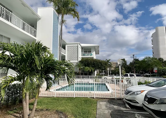 Bayview Regency Apartments By Lowkl