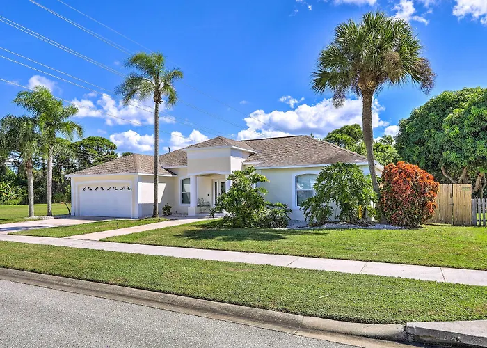 Merritt Island Home With Grill & Saltwater Pool