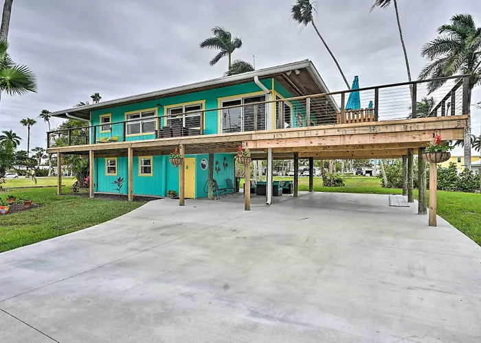 Everglades Getaway W/ Deck & Water Views!