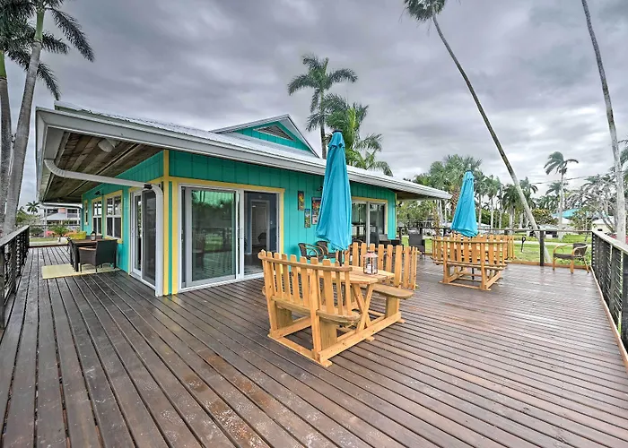 Everglades Getaway W/ Deck & Water Views!