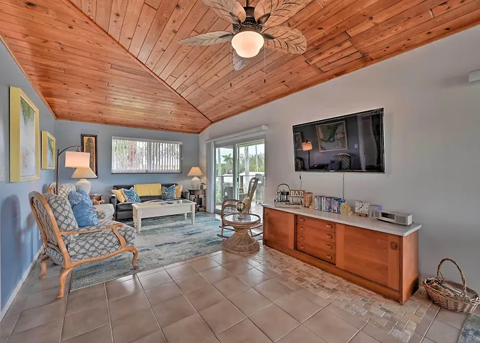 Everglades Getaway W/ Deck & Water Views!