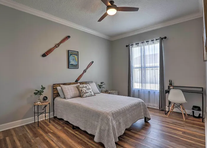 Upscale Palm Coast Home W/ Pool: 7 Mi To Beaches!