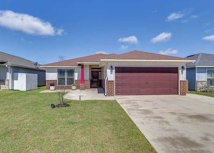 Spacious Navarre Retreat W/ Fenced-In Yard!