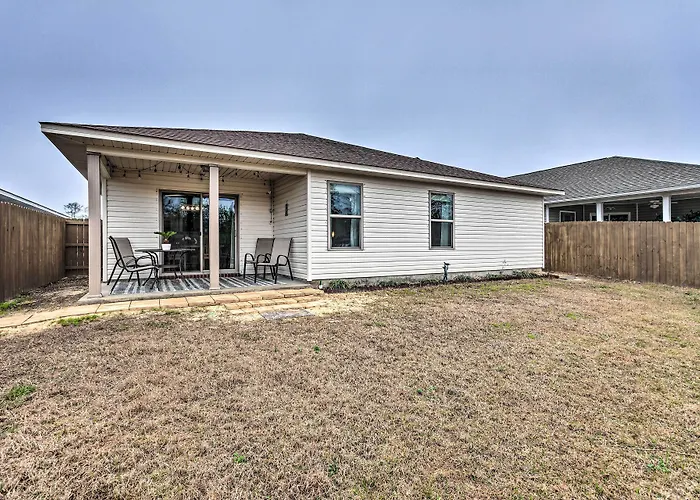 Spacious Navarre Retreat W/ Fenced-In Yard!
