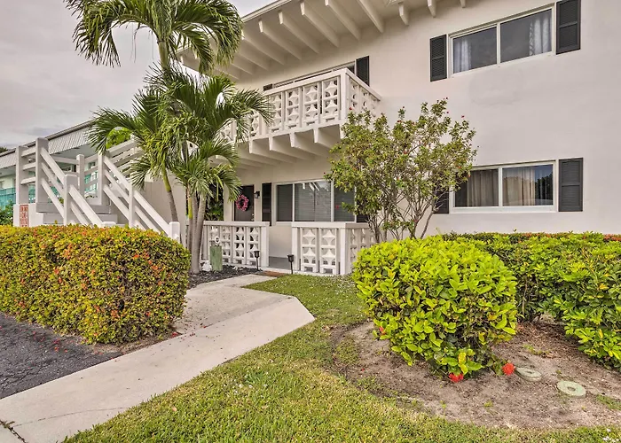 Cozy West Palm Beach Condo: 1 Block To Shore!