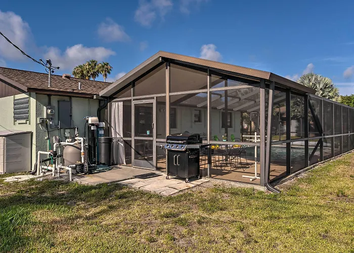 Bright Venice Home W/ Yard < 4 Miles To Beach!